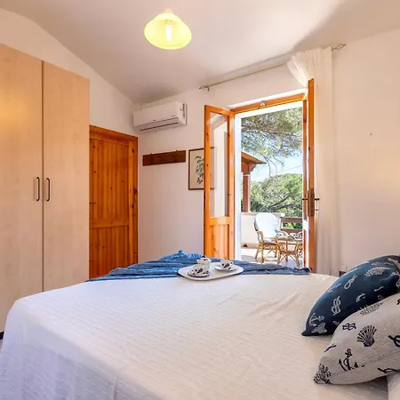 Casa Con Terrazza Nella Pineta بيت للعطل *